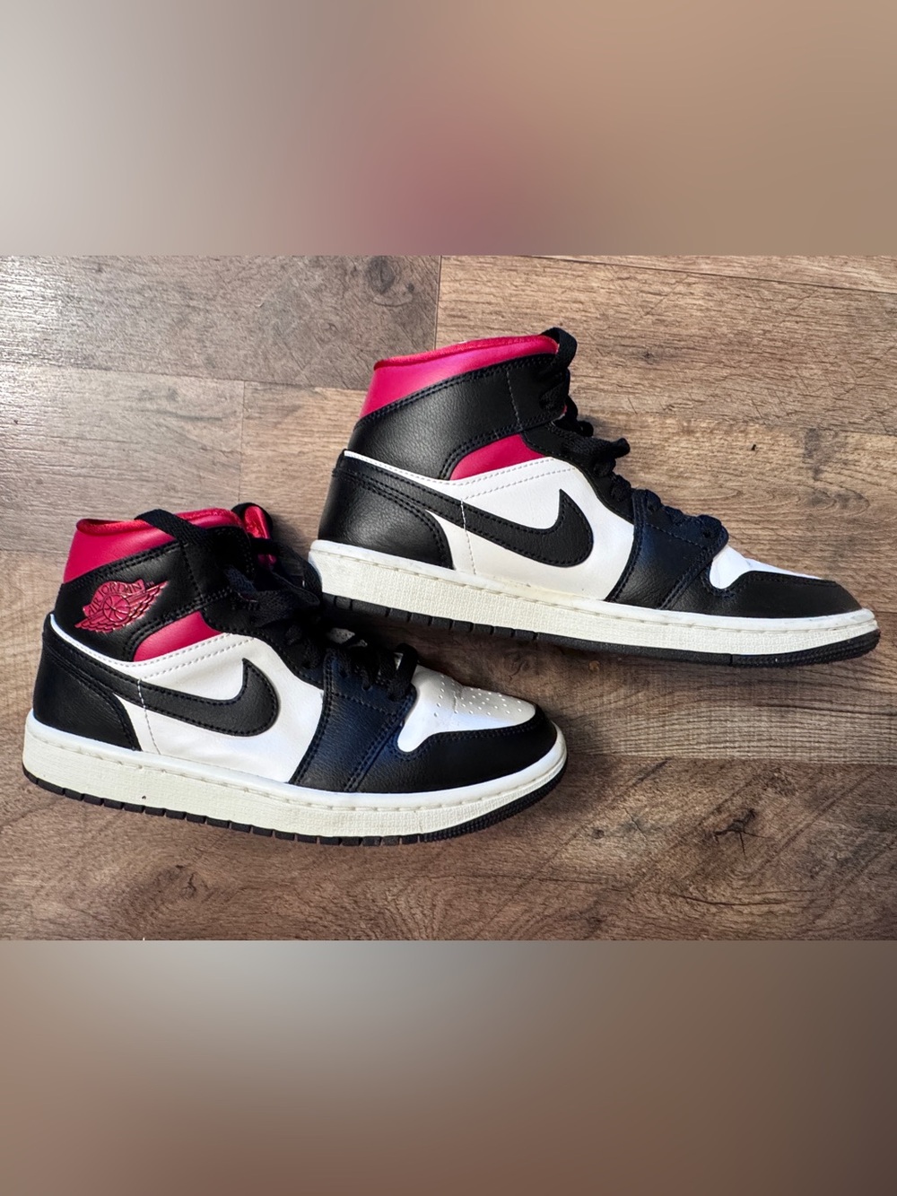 Air Jordan 1 Mid Sneakers